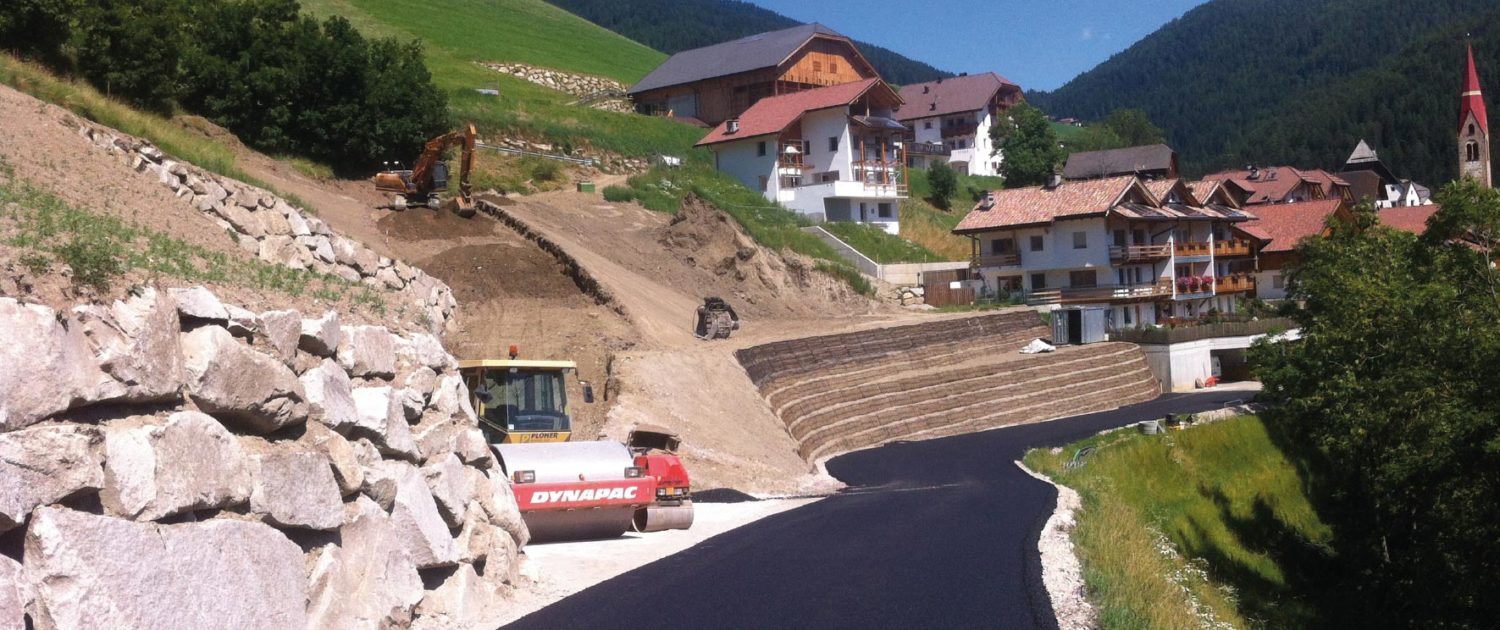 Straßenbau Enneberg-11 bewehrte Erden